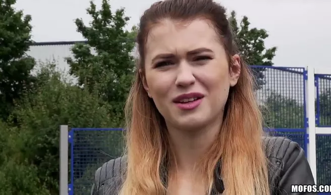 Пикапер охуел от красотки в леопардовых лосинах и заплатил за еблю в лесу