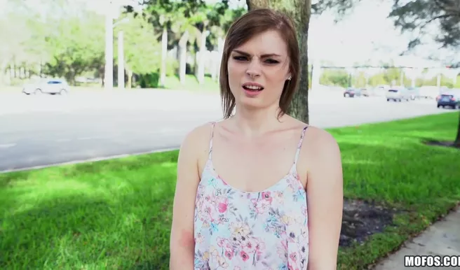 Пикапер купил секс с худой студенткой в трусиках в подъезде