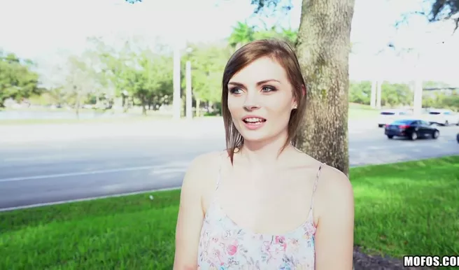 Пикапер купил секс с худой студенткой в трусиках в подъезде