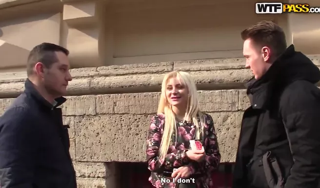 По лицу незнакомки было видно, 10 минут и можно ебать в сауне в тройничке