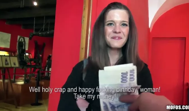 В БДСМ музее запикапил шкуру с красивой писей