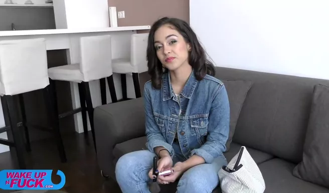 Малышка с утра пораньше подставила тугое очко Вудману и его помощнику