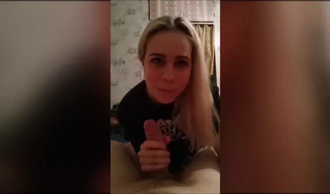 Приколист косит под Вудмана в домашнем сексе с русской спермоглоткой