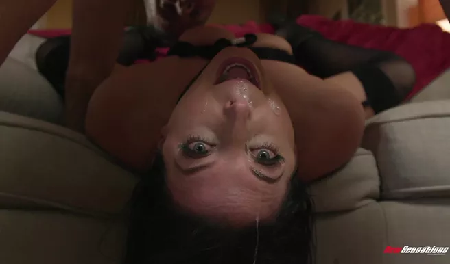 Титькатая милфа практикует грубый секс с адептом БДСМ движения