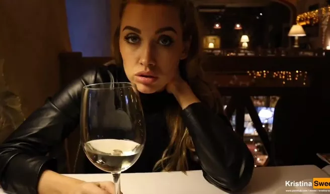 Идеальная погодка для ебли в туалете кафешки