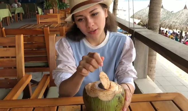 Москвичка Лоли ищет для огромных сисек еблю и спонсора