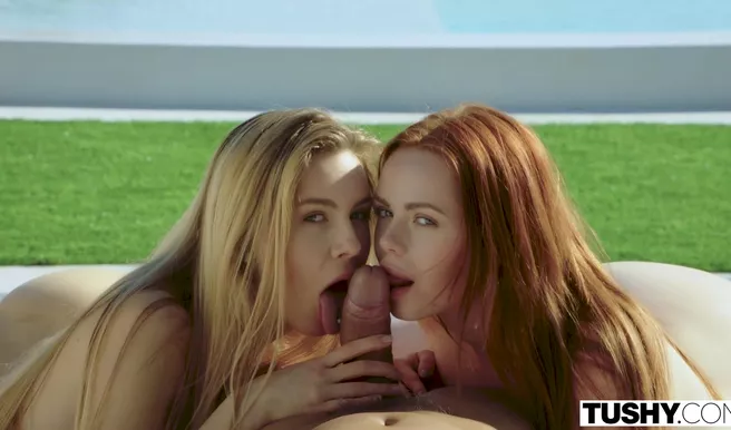 Член так хорош, что трахает сразу по две модели в жопу