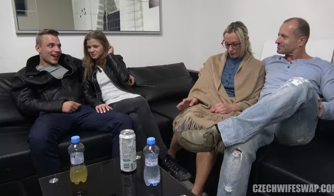 Свингерский обмен женами на даче в пригороде Праги