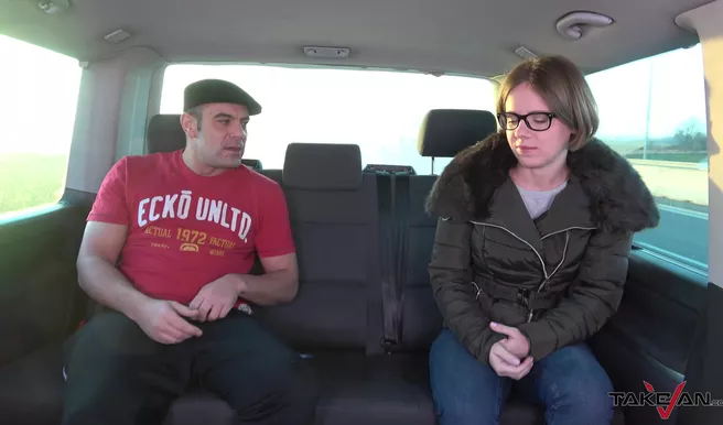 Подбросить до города на волосатом мотороллере?