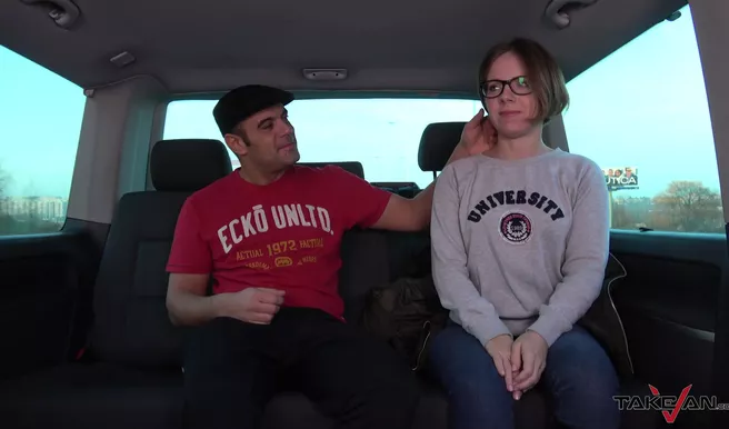 Подбросить до города на волосатом мотороллере?