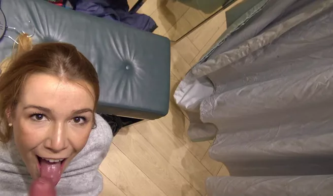 Ебливый прун нашампурил в примерочной фанатку глубокого минета Alexis Crystal