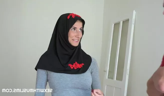 Хиджаб можешь оставить, но трусики снимай перед еблей