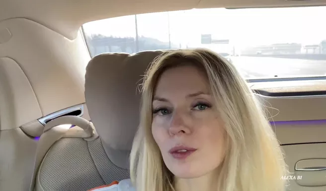 Матёрая белянка блядует ртом и кунькой в дубайской гостинице