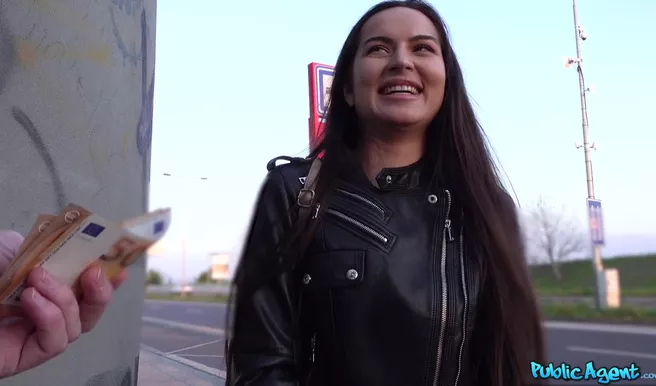 Сколько стоит посмотреть на сиськи и выебать россиянку в подворотне?