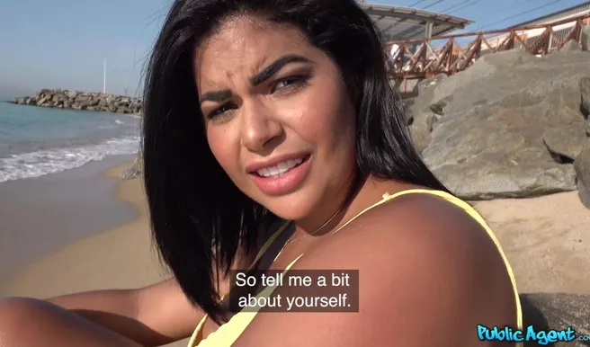 Пикапер развеселил членом и деньгами латинку с огромными буферами