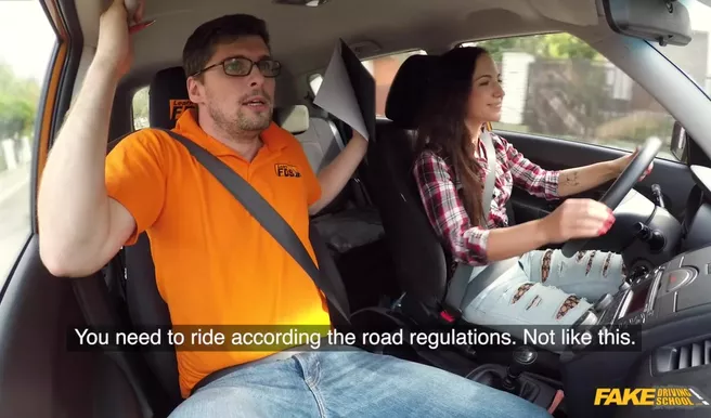 Студентка перепутала ручник и хуй инструктора по вождению