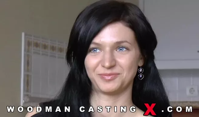 Француз жестко выдрал хохлушку в её украинскую жопу