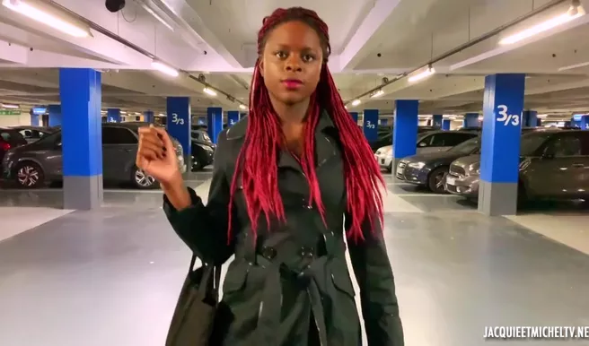 Разъёбанная сородичами жопа негритянки просто отдыхает на белых хуёнках