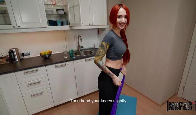 Сочная жопа русской фитоняшки познаёт ректальный кайф