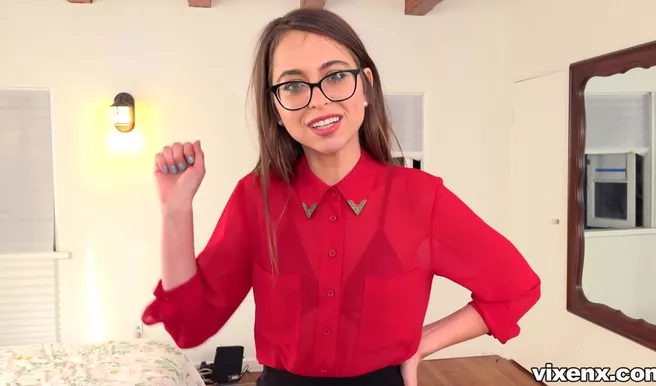 Худенькая риелторша в чулках подрабатывает пиздой