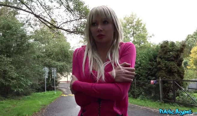 Пикапер согревает чешскую девочку растрахом пизды на съемной хате