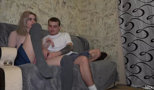 Глубокий минет и вагинальная измена за спиной у девушки с её подругой