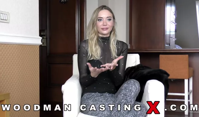 Дядя Вудман и бывший вояка дуэтом трахнули дырочки блондинки