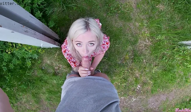 Сунул член в рот молодой дочке соседа по даче, пока его не было