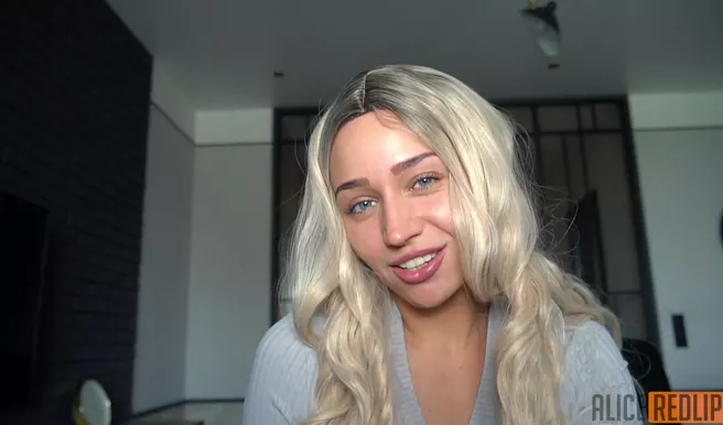 Трусы с дырочками на подружке побудили мощный стояк у пацана