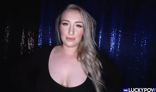 Жопа размером с Крузак 200 прыгает на члене приятеля