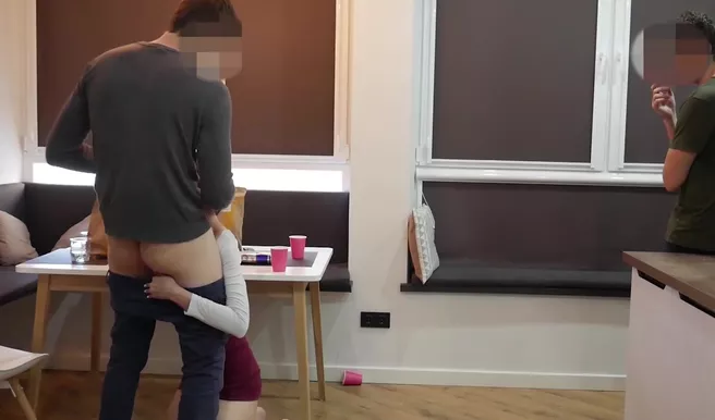 Будешь слушать Моргенштерна - будешь так же стоять в стороне без пизденки для траха