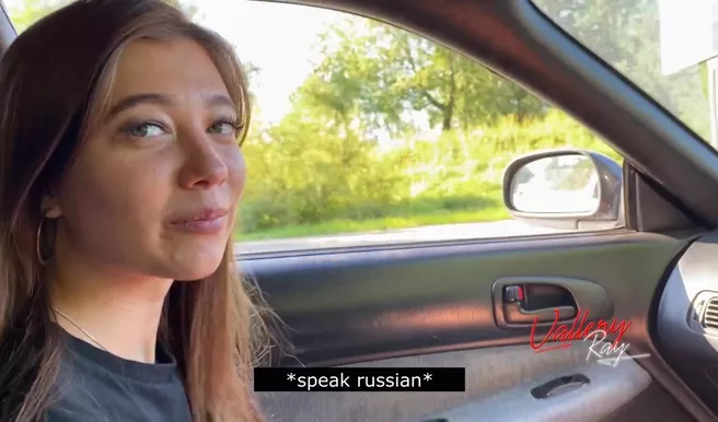 Отношения с парнем не клеятся, так что пососу хуй незнакомца в машине