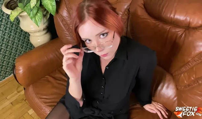 Рыжей няшке скучно, но парень мастер устроить веселье своим членом