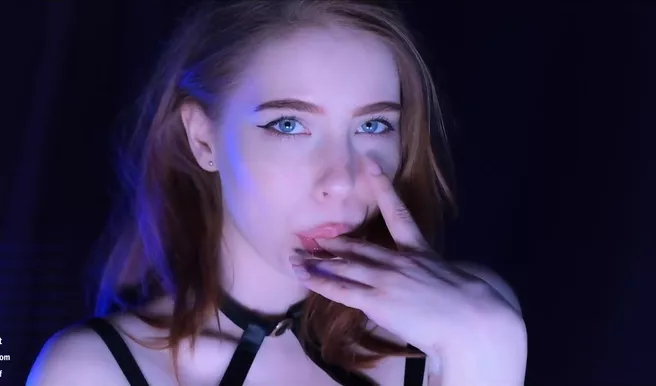 Член намного вкусней сосать после парочки затяжек клубничного вейпа