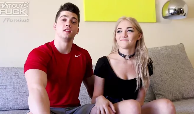 Молодожены решили поднять денег, потрахивая друг друга на камеру.