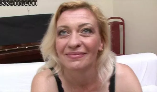 Милфа на кастинге вспомнила молодость и отработала сразу два крепких члена